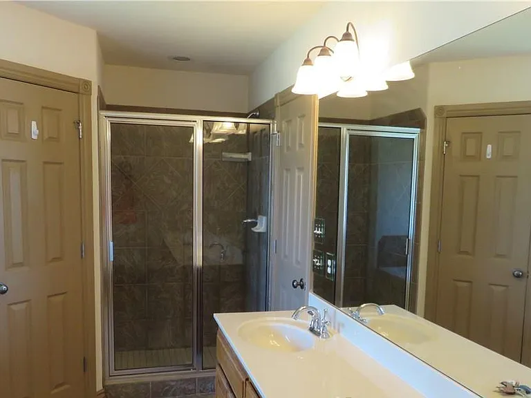 1801 Mead Ln — Photo 3