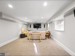 1233 S Oakcrest Rd, Arlington, VA 22202