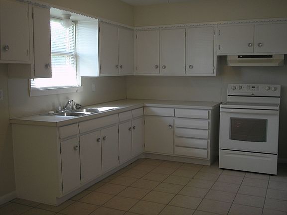 5th image of 3910 Billie Dr