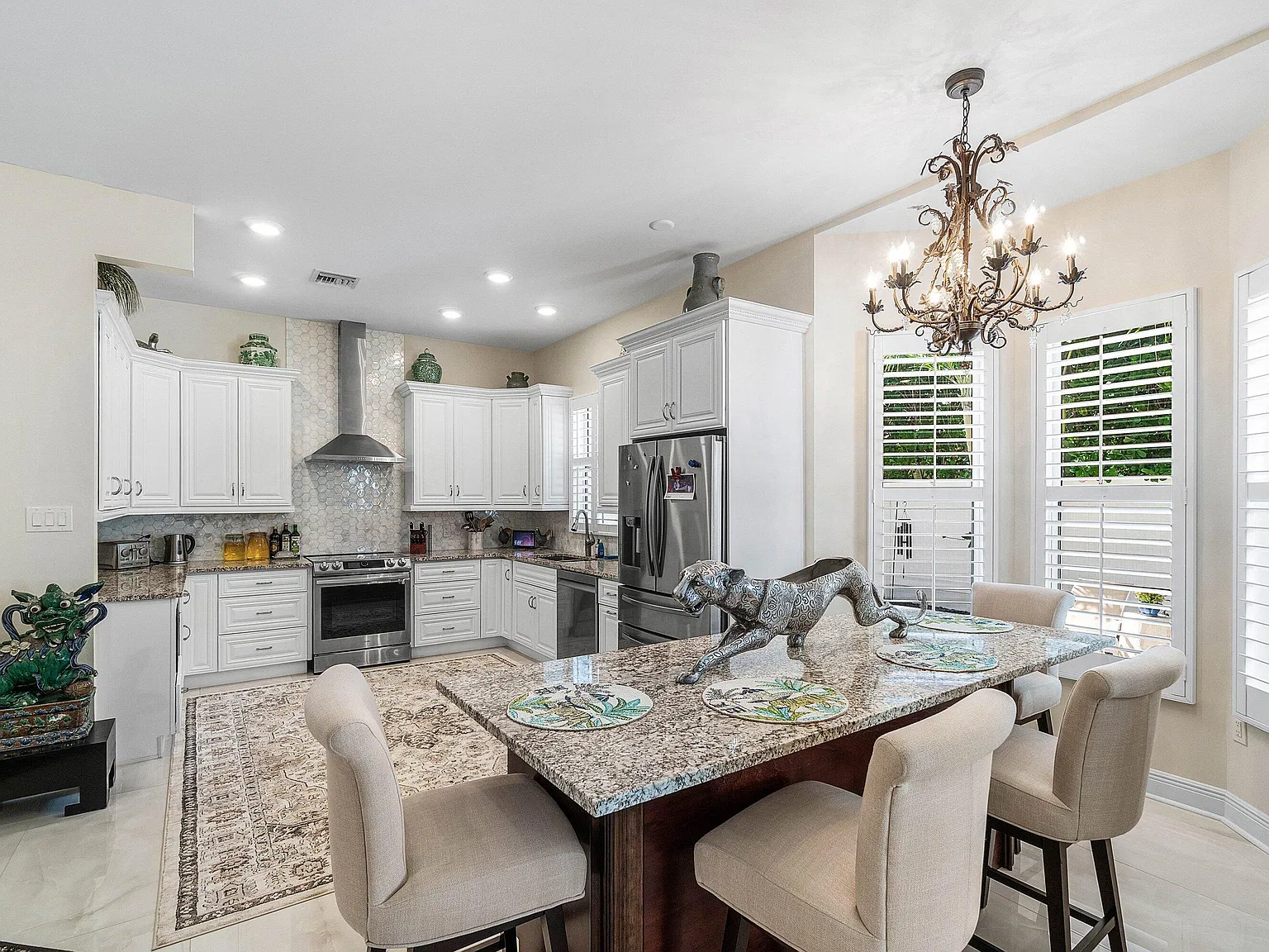 4 bed, 2.5 bath, 2538 sqft, $12,000 — Photo 4