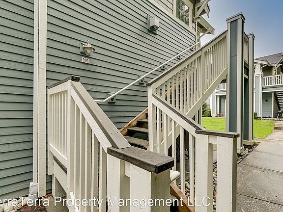 4th image of 10518 221st Ln NE Unit 202