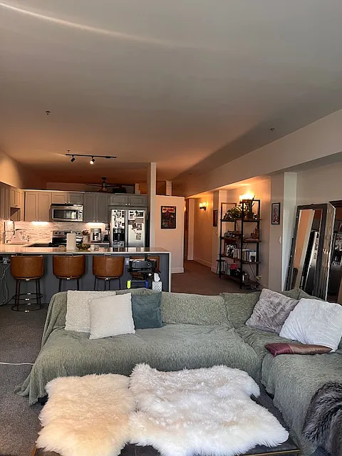 2 bed, 1.5 bath, 1258 sqft, $3,200 — Photo 2