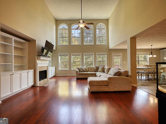3rd image of 335 Glen Echo Dr