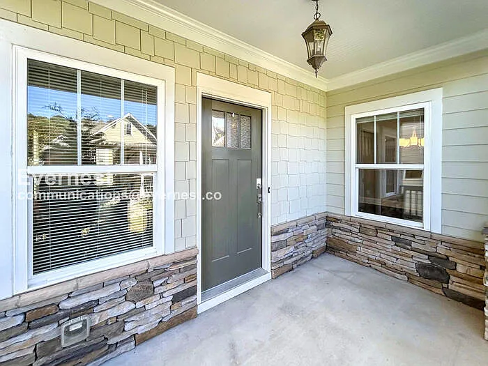 1763 Stone Hedge Dr NW — Photo 2