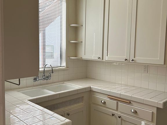 2nd image of 2609 Euclid St APT B