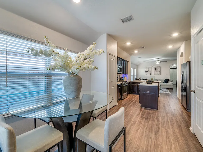 2445 Larimar Dr — Photo 13