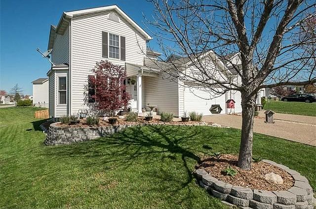 Welcome home to a wonderful home in a great neighborhood. Pretty landscaping and a covered porch!