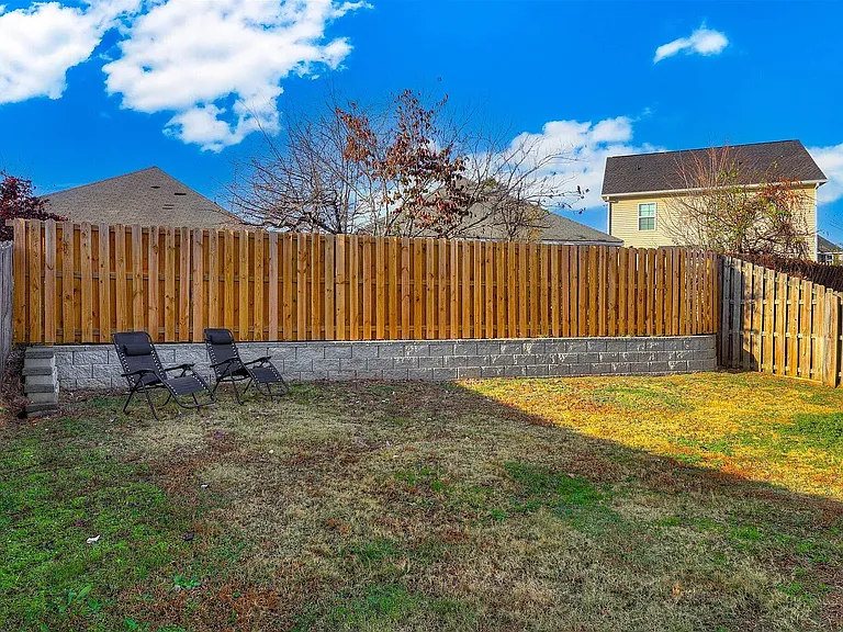 Dunrobin Ln — Photo 11