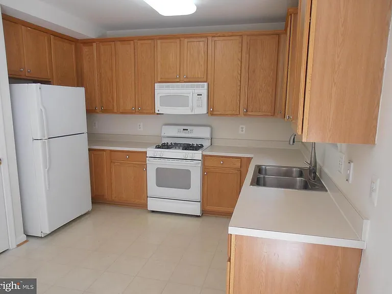 7556 Great Swan Ct — Photo 2