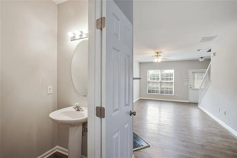 2 bed, 2.5 bath, 1296 sqft, $1,850 — Photo 3