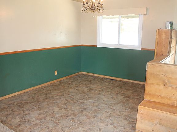 4th image of 1102 E Pershing Ave