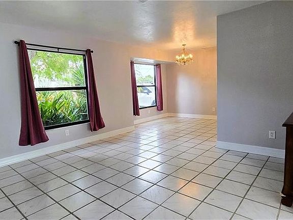 4th image of 1031 Averly ST