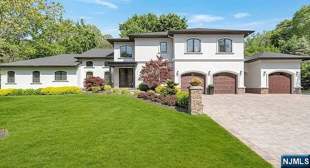 1st image of 7 Birchwood Dr