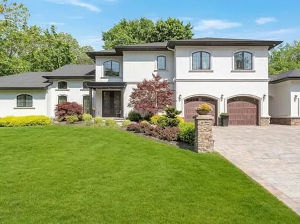 7 Birchwood Dr, Woodcliff Lake, NJ 07677