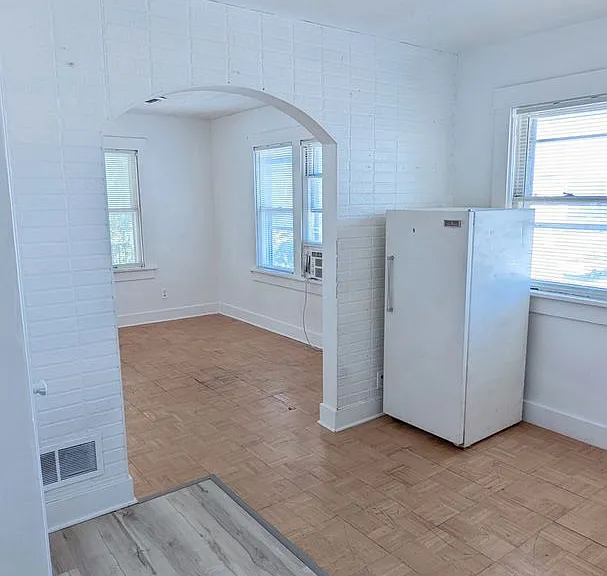 1200 N Severance St — Photo 5