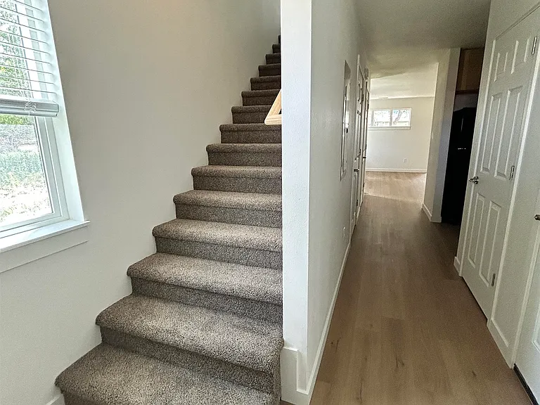 807 Cocoa Ct #B — Photo 2