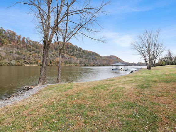 14th image of 1234 Lakeside Dr