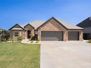 1370 Montieri Dr, Centerton, AR 72719