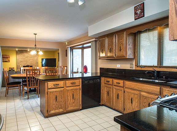 4th image of 10640 Wildwood Dr