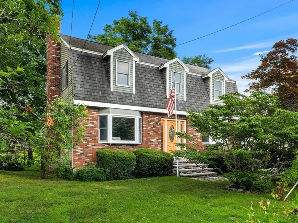 89 W Meadow Rd, Lowell, MA 01854