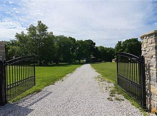 13905 Leavenworth Rd, Basehor, KS 66007