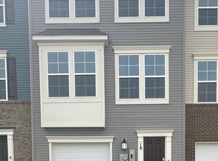 19 Winterplace Dr, Charles Town, WV 25414