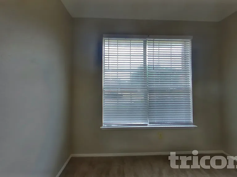 908 Winchester Ln — Photo 13