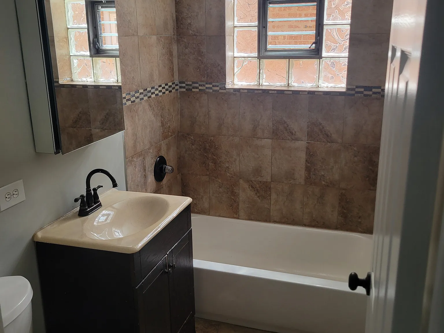 2 bed, 1200 sqft, $1,790 — Photo 4