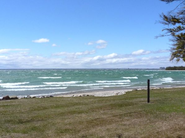 8644 N Point Shores Rd, Alpena, MI 49707