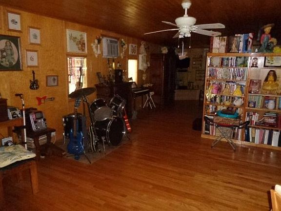 4th image of 840 County Road 3108
