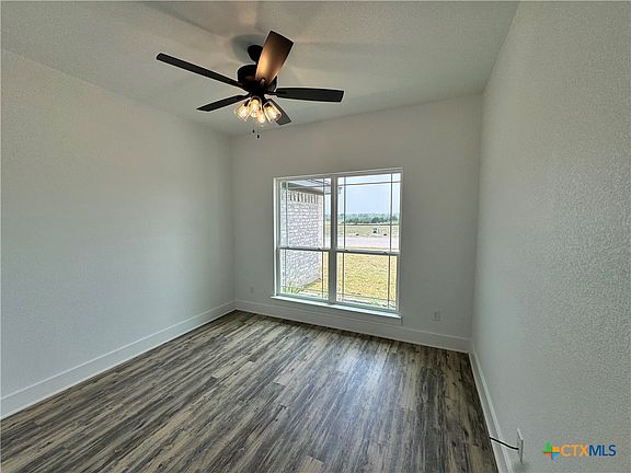 5th image of 213 Bristlecone Dr