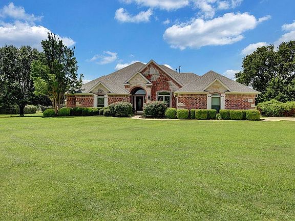 3rd image of 167 Paradise Canyon Cir