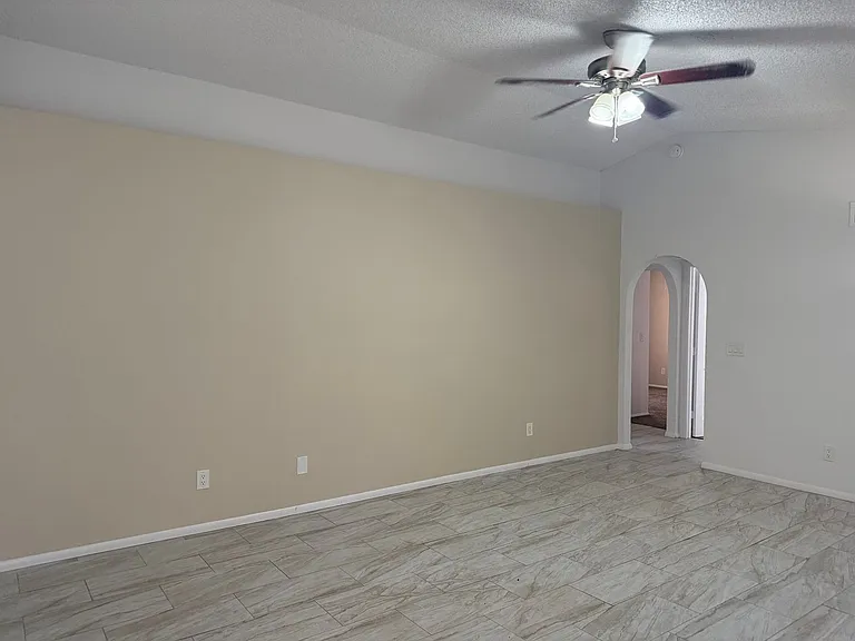 8520 W Palm Ln #1042 — Photo 3