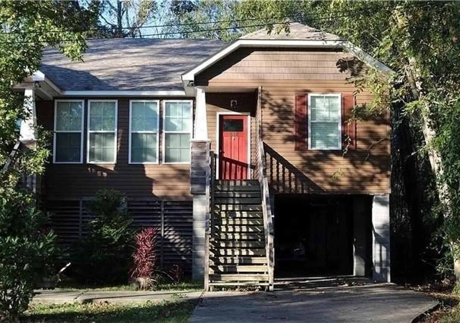 Townhouse in Olde Towne Slidell — Photo 1