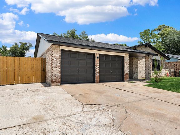 2nd image of 12119 Crystalwood Dr