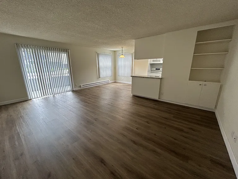 Skycrest Apartments — Photo 15
