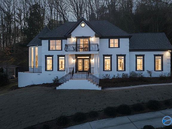 2nd image of 3034 Woodvue Rd