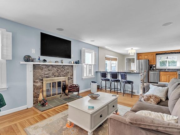 3rd image of 49 Greenhill Ave