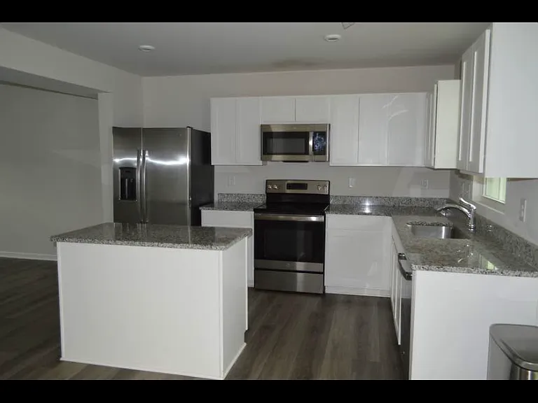 101 Forthside Way — Photo 7