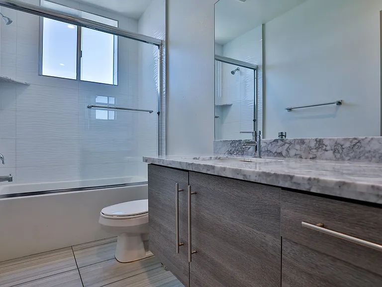 1208 W 25th St — Photo 64