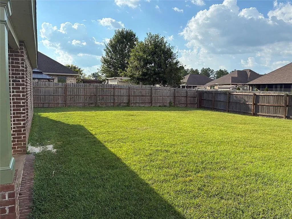 3 bed, 2.0 bath, 1554 sqft, $1,950 — Photo 3