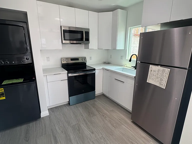 4357 1/2 York Blvd — Photo 4