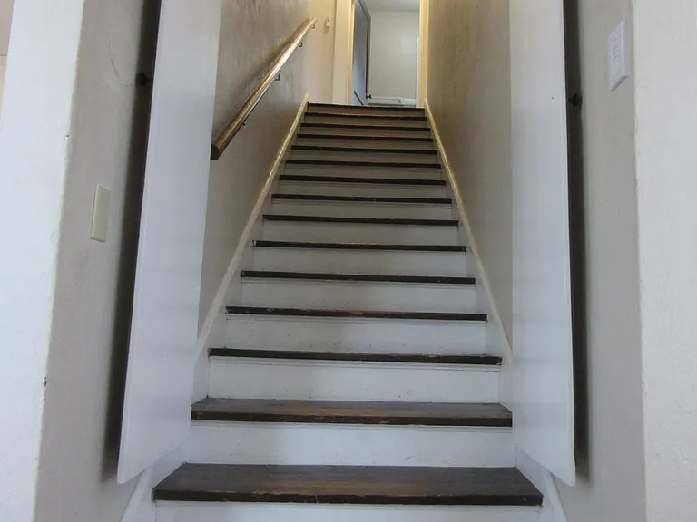 207 E Ann St — Photo 15