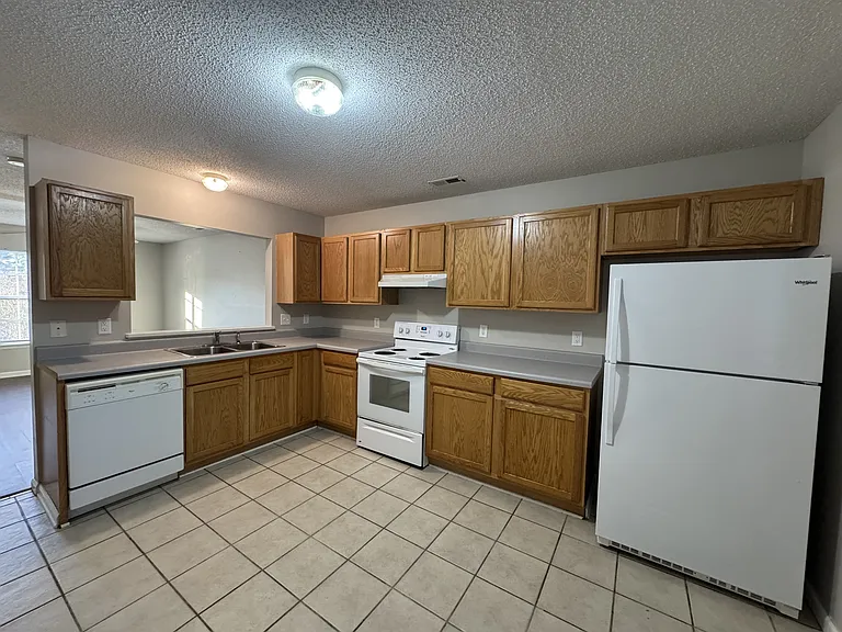 364 Hunting Green Dr #1 — Photo 4