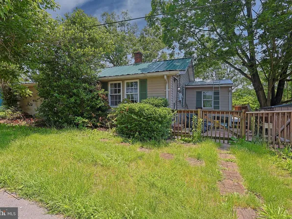 6307 Pious Ridge Rd, Berkeley Springs, WV 25411