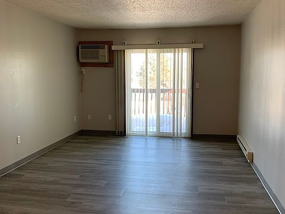 5th image of 2421 20th Ave S #306