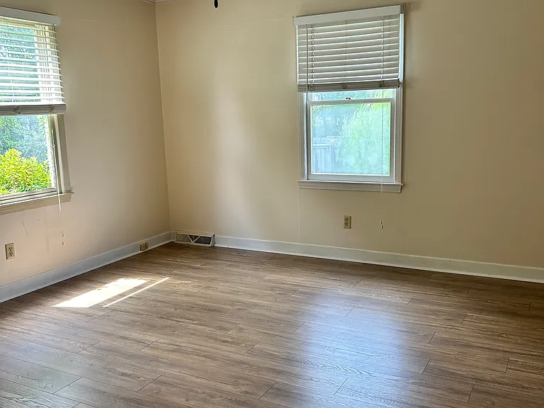 2423 Holliday Rd — Photo 7