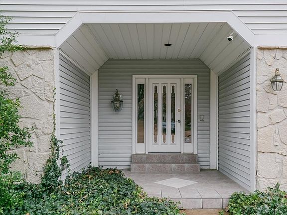 2nd image of 16339 Bellingham Dr