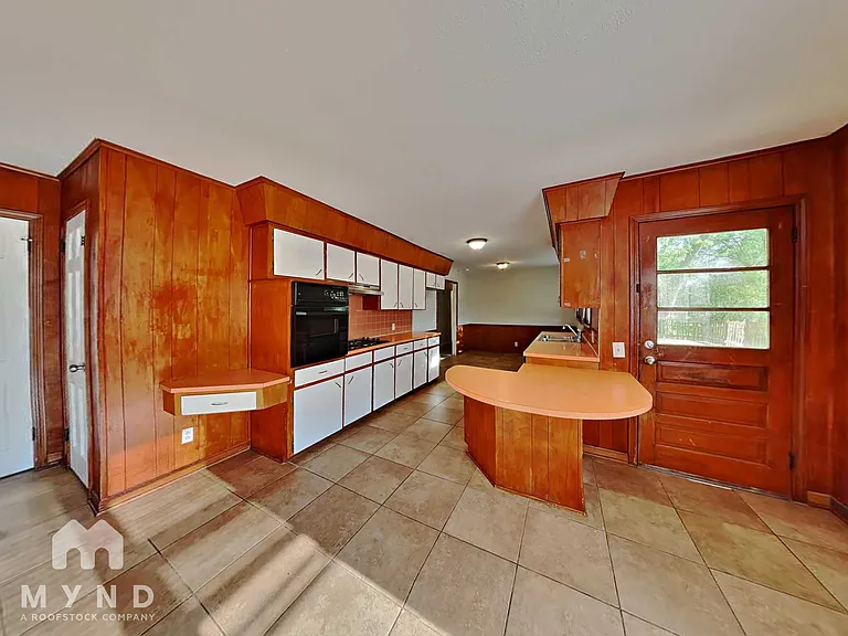 1966 S Mayfair Ave — Photo 10