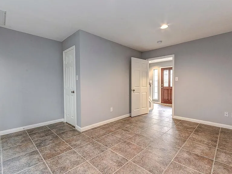 2649 Helena St — Photo 6